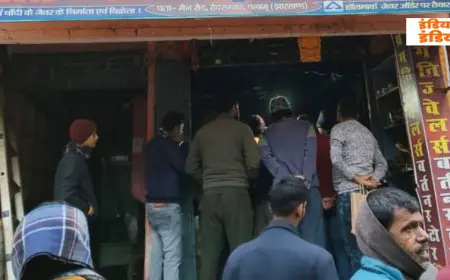 Haidarnagar Fire Horror: बाजार की दुकान में भीषण आग, 10 लाख के सोने-चांदी के जेवर खाक, रात भर जलती रही शॉप, कैसे लगी आग?