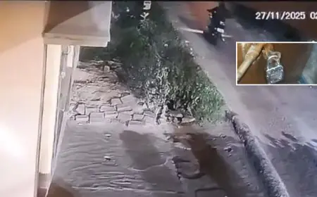 Adityapur Theft Night: एमआईजी 546 के घर में चोरों का धावा, सीसीटीवी तोड़कर 90 हजार के गिफ्ट आइटम समेत लाखों की चोरी, क्या चोरों को पता था कि मालिक घर पर नहीं? 