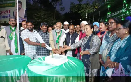 JMM Celebration Event: हेमंत सरकार का 'एक साल बेमिसाल' पूरा, झामुमो ने काटा केक और बांटे कंबल, आखिर 12 महीनों में किन योजनाओं को बताया बेहतरीन?