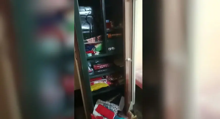 Dhanbad Theft : जोड़ापोखर में त्योहार पर चोरों का बड़ा वार, ढाई लाख के सोने-चांदी के जेवर गायब, अलमारी तोड़कर हुई चोरी