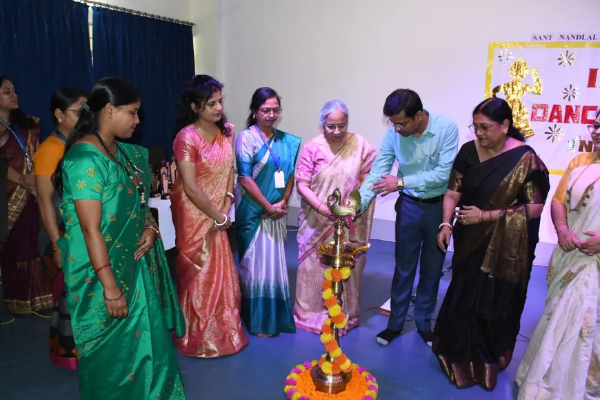 Vidyalaya Vibes: विद्यालय में हुई अंतर समूह नृत्य प्रतियोगिता, लोक नृत्य देखकर झूम उठा पूरा मल्टीमीडिया हॉल