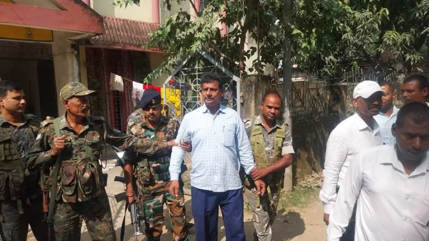 Latehar Raid: लातेहार जिला परिषद का बड़ा बाबू 65 हज़ार की रिश्वत लेते रंगे हाथ क्यों दबोचा गया, कार्यालय में क्यों मचा हड़कंप