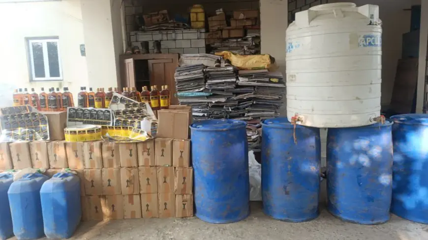 Chaibasa Exposed: चाईबासा में 22 लाख की नकली शराब फैक्ट्री का पर्दाफाश हुआ, मुख्य आरोपी फरार हो गया