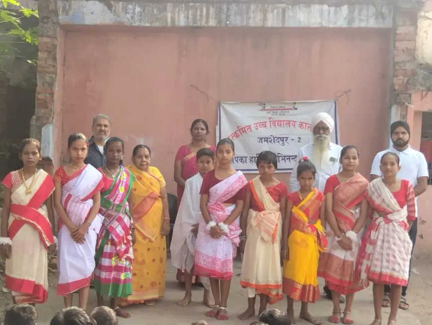 Kalimati Celebration: कालीमाटी स्कूल में झारखंड स्थापना दिवस मनाया गया, बच्चों को पोशाक मिली