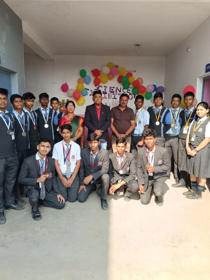 Jamshedpur Innovation: जमशेदपुर के इस स्कूल में बच्चों ने 20 अद्भुत मॉडल बनाए, भारत के भविष्य का यह बड़ा संकेत सामने आया