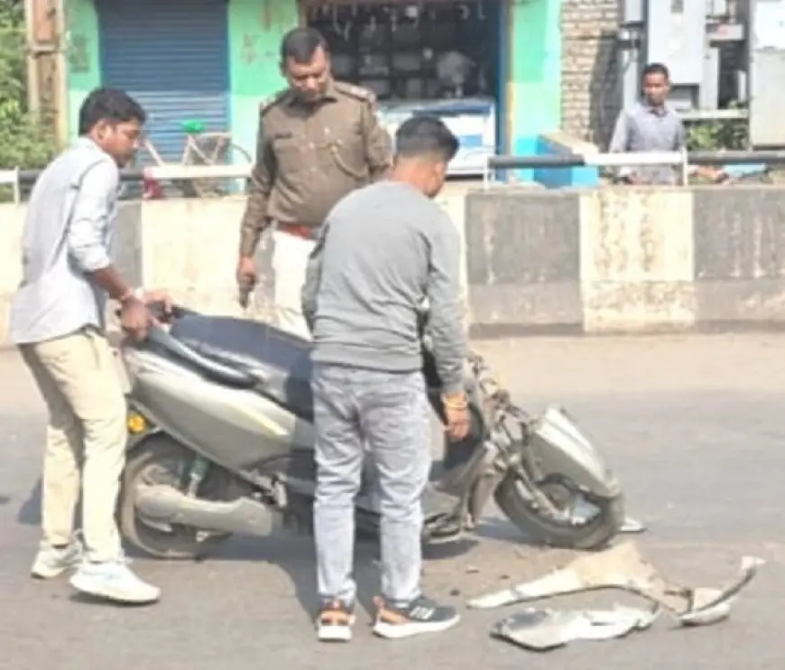 Gamharia Clash: गम्हरिया में स्कूटी-टेम्पो की टक्कर हुई, हादसे के बाद सड़क पर यह बड़ा जाम लगा