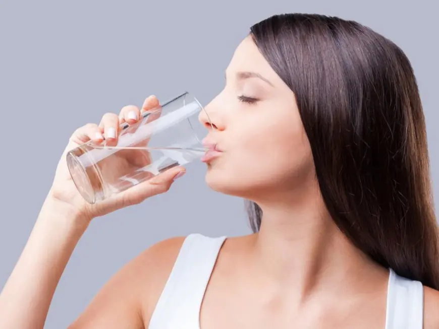 Health Warning: सेहत के लिए पानी की कमी एक बड़ा खतरा है, शरीर में दिखने वाले ये संकेत आपको चौंका देंगे