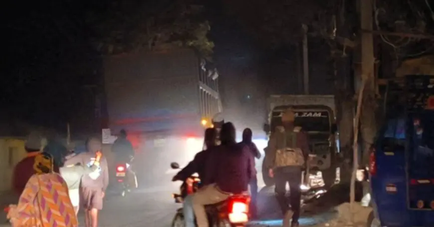 Chaibasa Action: चाईबासा में पुलिस का बड़ा एक्शन, जंगल से 2 सोलह चक्का हाइवा जब्त, ओडिशा के चालान पर जांच