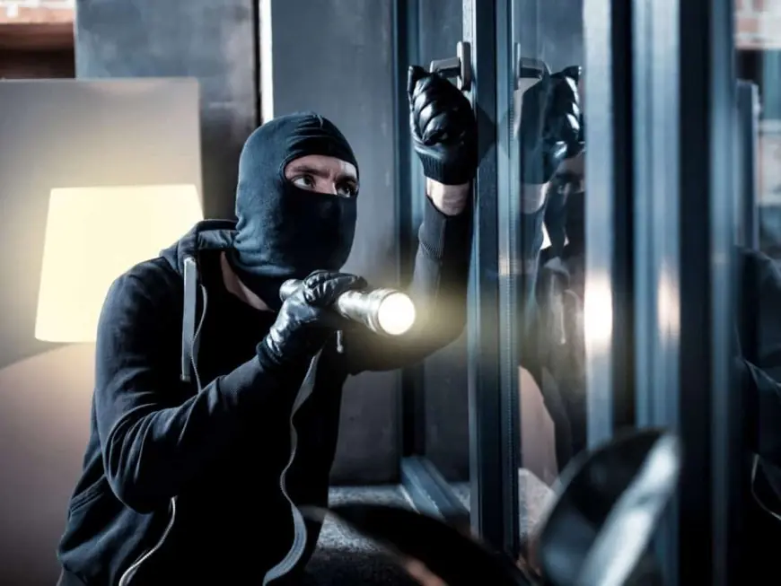 Jamshedpur Theft: जमशेदपुर में 8 लाख की चोरी से दहशत, मानगो और कमलपुर में चोरों ने दो घरों को बनाया निशाना, पुलिस की गश्त पर सवाल