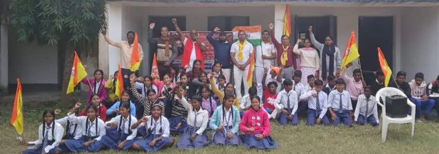 East Singhbhum Yoga Camp End: पूर्वी सिंहभूम में 'करे योग रहे निरोग' का संदेश, 5 दिवसीय योग विज्ञान शिविर का भव्य समापन, पौधरोपण के साथ पुरस्कार वितरण