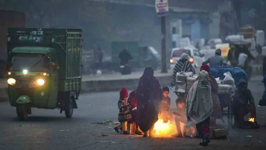 Jharkhand Cold Alert: ठंड ने बढ़ायी रफ़्तार, 4 दिनों में 4डिग्री सेल्सियसC पारा गिरेगा, इन 10 ज़िलों में शीतलहर का बड़ा खतरा