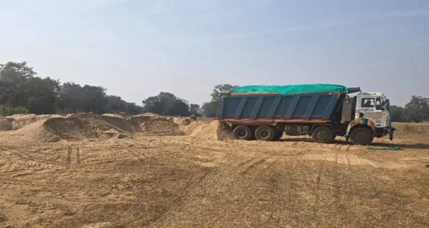 Gumla Mining Raid: 3000 घनफीट बालू का अवैध भंडार जब्त, रायडीह में DC के आदेश पर हुई बड़ी कार्रवाई, बालू माफिया का नेटवर्क कितना बड़ा?