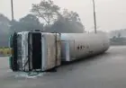 Jamshedpur Accident: कोर्ट मोड़ पर पलटा खाली टैंकर, सुबह 6 बजे मचा हड़कंप यातायात ठप