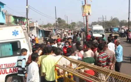 Dhanbad GasLeak: बीसीसीएल की लापरवाही से दो महिलाओं की मौत, टायर जलाकर ग्रामीणों का उग्र प्रदर्शन