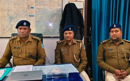 Manoharpur Arrest: बैंक के बाहर नकली नोटों से ठगी, पैसे के बदले थमाया कागज़ का रूमाल