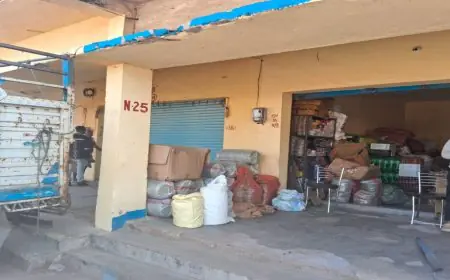 Ranchi Shock: दीवार तोड़कर तीन दुकानों में घुसे चोर, लाखों की नकदी-लैपटॉप गायब