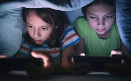 Digital Reality : मोबाइल की लत से टूटे परिवार के रिश्ते, 67% बच्चे मां-बाप से बात करने के बजाय एआई चैटबॉट का लेते हैं सहारा