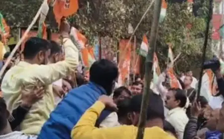 Sakchi Political War: भाजपा-कांग्रेस कार्यकर्ता आमने-सामने, जमशेदपुर की सड़कों पर भारी हंगामा