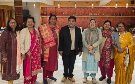 Dayal Reunion: दोस्ती महकी, 40 साल बाद गले मिले 1984 बैच के यार, जमशेदपुर में यादों का सैलाब साहिबगंज