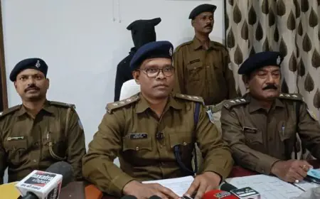 Chaibasa Snatching : लुटेरा दबोचा, महिला से बैग छीनकर भागा था रवि, ग्लैमर बाइक के साथ पुराना खिलाड़ी गिरफ्तार  सदर