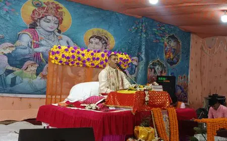 Jamshedpur Shrimad Bhagwat Katha : झूमे श्रद्धालु, नीरज मिश्रा ने सुनाई अमर कथा, शिव-पार्वती विवाह के प्रसंग से भक्तिमय हुई लौहनगरी
