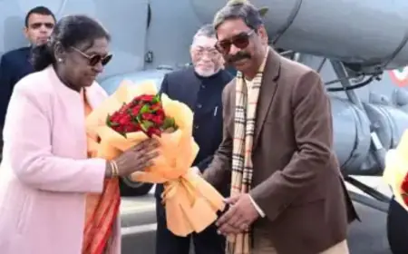 President Arrival: ऐतिहासिक दौरा, जमशेदपुर पहुंचीं राष्ट्रपति द्रौपदी मुर्मू, भारी धुंध के बीच सोनारी में लैंडिंग