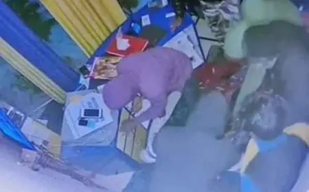 Chatra Loot: मचा कोहराम, चतरा में पेट्रोल पंप पर दुस्साहसिक लूट, नकाबपोश अपराधियों ने 3 लाख लूटे, CCTV तक उखाड़ ले गए बदमाश