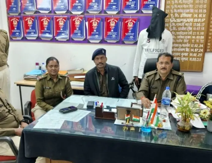 Jamshedpur Drugs: नामदा बस्ती में पुलिस का धावा, 21 पुड़िया ब्राउन शुगर के साथ युवक गिरफ्तार