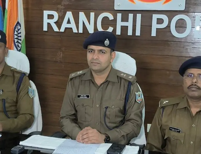 Ranchi Snatching: छिनतई के 60 लाख के जेवरात बरामद, बिहार तक पहुँची पुलिस, जानिए कोढ़ा गिरोह का पहला आरोपी कौन