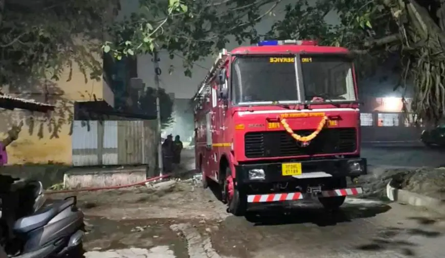 Golmuri Fire: रात में क्वार्टर में लगी भीषण आग, 2.5 लाख का सामान खाक, मां-बहन घर पर नहीं थीं