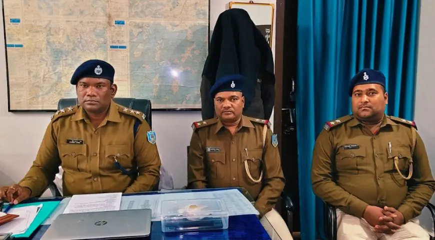 Manoharpur Arrest: बैंक के बाहर नकली नोटों से ठगी, पैसे के बदले थमाया कागज़ का रूमाल