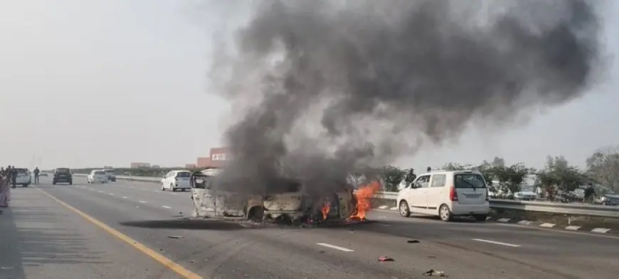 Barabanki Tragedy: दो कारों की टक्कर के बाद भीषण आग, सिपाही की पत्नी समेत 5 लोग जिंदा जले