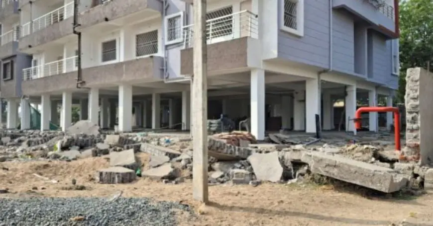 Ranchi Bulldozer: डीआईजी ग्राउंड के अभिनंदन अपार्टमेंट पर कार्रवाई, 20 परिवारों का करोड़ों का सपना चंद घंटों में ध्वस्त