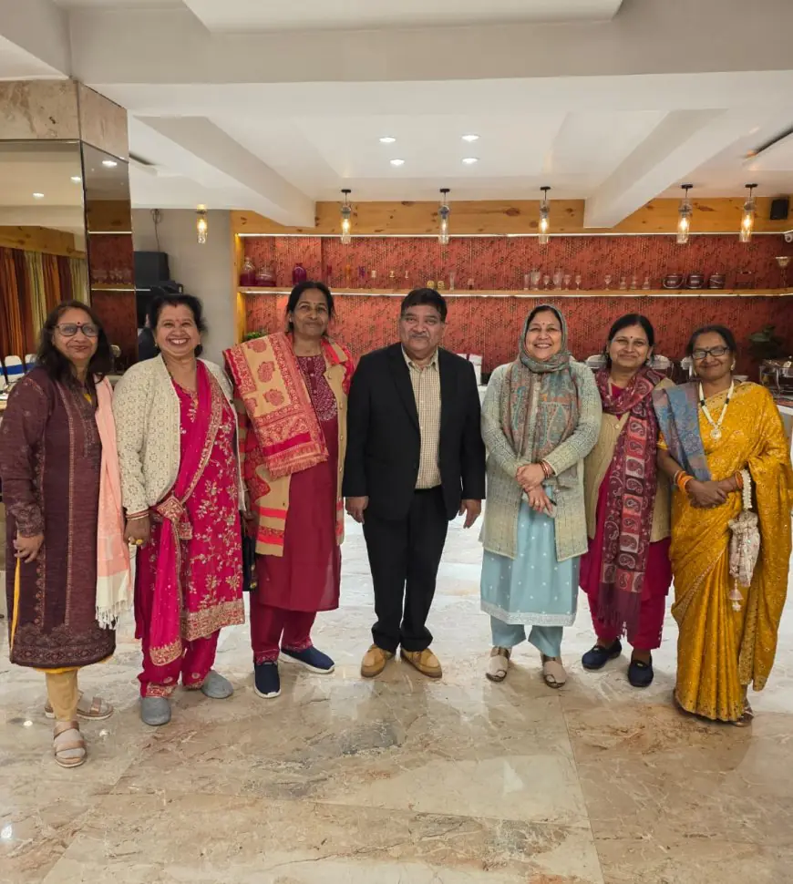 Dayal Reunion: दोस्ती महकी, 40 साल बाद गले मिले 1984 बैच के यार, जमशेदपुर में यादों का सैलाब साहिबगंज