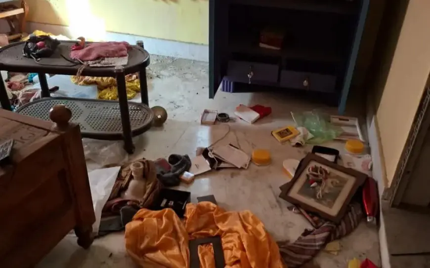 Pakur Loot: अजीब चोरी, सिविल सर्जन का पूरा मकान उखाड़ ले गए चोर, नल-तार तक नहीं छोड़े, बैंक कॉलोनी में हुई ऐसी वारदात कि पुलिस भी हैरान