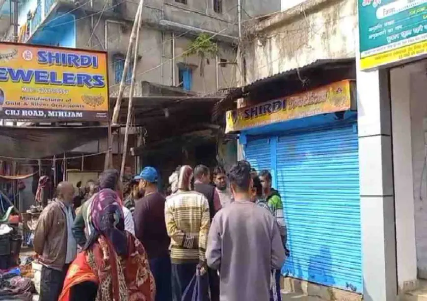 Jamtara Terror: खूनी तांडव, जामताड़ा में दिनदहाड़े दुकानदार को मारी गोली, दीवार काटकर लाखों के जेवर साफ