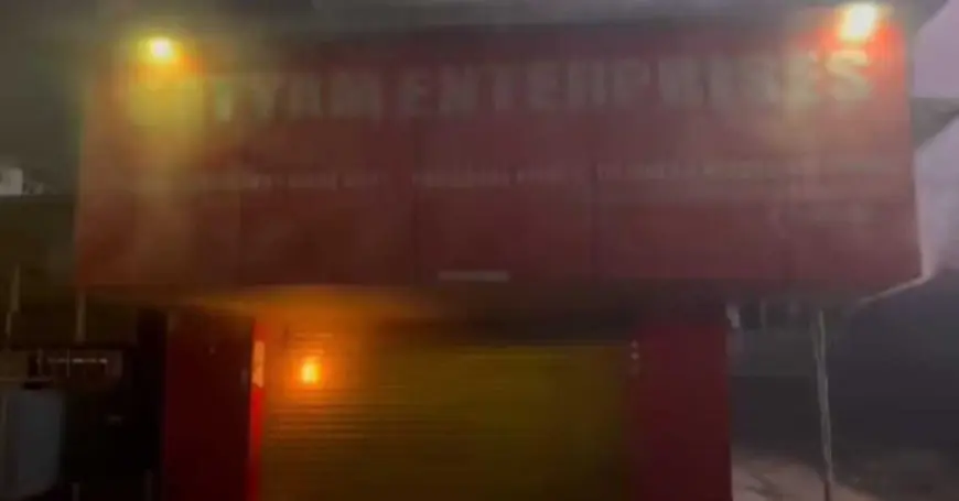 Ranchi Fire: भीषण आग, रांची के अरगोड़ा में हार्डवेयर दुकान धू-धू कर जली, आधी रात को मचा तांडव, लाखों का नुकसान