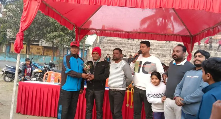 Baridih Cricket: जमशेदपुर में प्लास्टिक बॉल क्रिकेट का महाकुंभ, बस्ती सुपर किंग ने रचा इतिहास, सौरभ तिवारी के कोच ने दिए सफलता के मंत्र