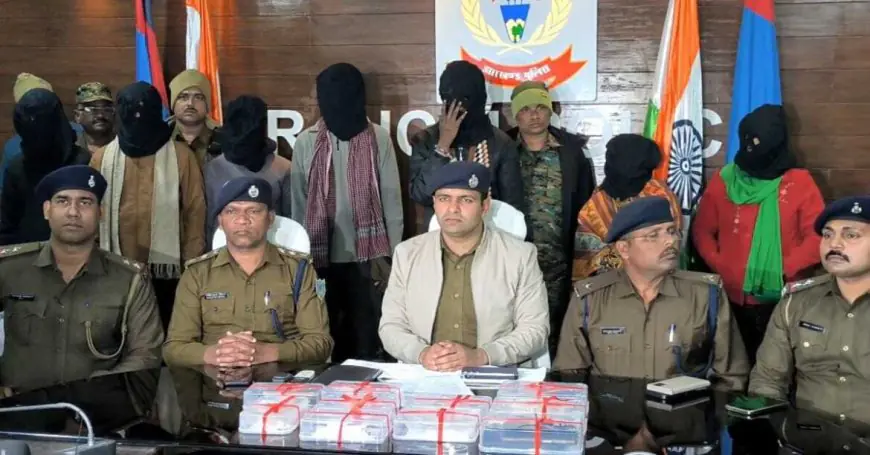 Ranchi Raid: बड़ा धमाका, रांची में ब्राउन शुगर नेटवर्क का पर्दाफाश, 3 महिलाओं सहित 7 तस्कर ढेर, 16 कांडों का इनामी अपराधी अम्बर भी दबोचा गया
