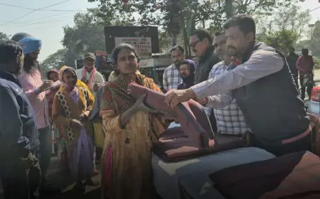 Tinplate Service: कड़ाके की ठंड में मसीहा बनीं विधायक पूर्णिमा साहू, गोलमुरी में भाजपाइयों ने आधी रात गरीबों को उड़ाए कंबल