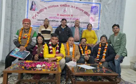 Bareilly Mushaira: बरेली में कवियों ने फूँकी देशभक्ति की जान, गणतंत्र की पूर्व संध्या पर 'हीरो' फौजी कवि का सम्मान, शायरों की महफ़िल ने लूटी वाहवाही