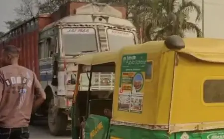 Telco Collision: टेल्को में अनियंत्रित ट्रक ने ऑटो के उड़ाए परखच्चे, तीन यात्री जिंदगी और मौत के बीच झूल रहे, संकरी सड़कों और पार्किंग ने बनाया 'डेथ जोन'