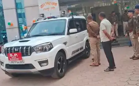 Ranchi Drama: लक्ष्मी ज्वेलर्स में लूट या डिजिटल धोखाधड़ी? रांची के पॉश इलाके में हाई-वोल्टेज ड्रामा, सरेआम जेवर लेकर भागे युवक पुलिस की गिरफ्त में