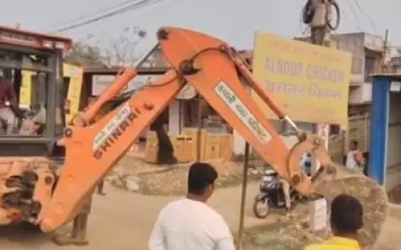 Kapali Cleanup: कपाली में बुल्डोजर एक्शन, टिओपी चौक पर दुकानदारों का कब्जा जमींदोज, एंबुलेंस फंसने की शिकायतों के बाद प्रशासक का बड़ा प्रहार