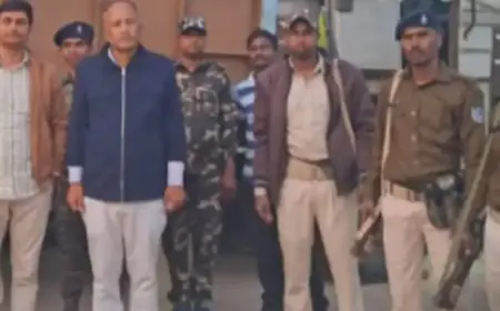 Jamtara Raid: जामताड़ा में शराब की मिनी फैक्ट्री का पर्दाफाश, ईंट भट्ठे के पीछे चल रहा था 'जहरीला' खेल, यूपी के फर्जी स्टिकर देख पुलिस भी दंग