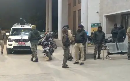 Police Encounter: जमशेदपुर में आधी रात को खूनी मुठभेड़, उद्योगपति कैरव गांधी के अपहरणकर्ताओं ने पुलिस पर ही तान दी कारबाइन, जवाबी फायरिंग में 3 कुख्यात बदमाशों को लगी गोली