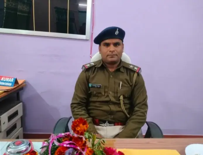 Gumla Trap: चैनपुर थाना प्रभारी एसीबी के हत्थे चढ़े, केस डायरी में मदद के बदले मांगी थी मोटी घूस, रांची से गई टीम ने रंगे हाथ दबोचा