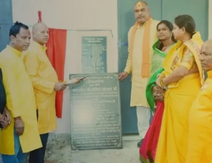 Chandkhuri Jayanti: विधायक ललित चंद्राकर ने चंदखुरी में किया 12 लाख के सामाजिक भवन का लोकार्पण, माँ परमेश्वरी जयंती पर देवांगन समाज के बीच मोदी की गारंटी का गूँजा नाम
