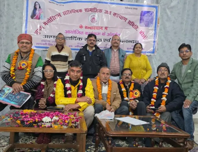 Bareilly Mushaira: बरेली में कवियों ने फूँकी देशभक्ति की जान, गणतंत्र की पूर्व संध्या पर 'हीरो' फौजी कवि का सम्मान, शायरों की महफ़िल ने लूटी वाहवाही