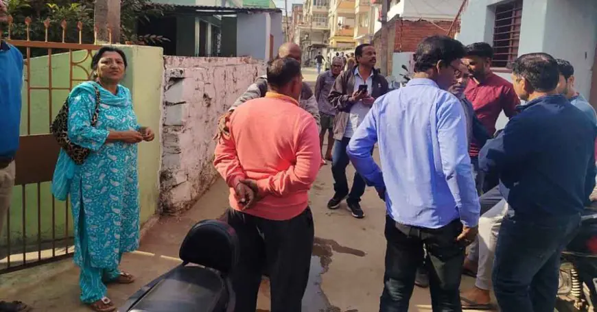 Ghatshila Fraud: गजब ठगी, घाटशिला में रिटायर्ड महिला अफसर का सम्मोहन, भविष्य बताने के नाम पर उड़वाए लाखों के गहने